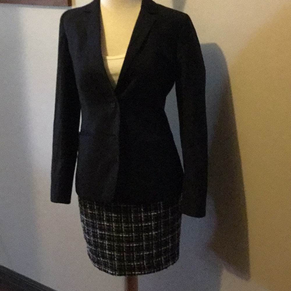 Banana Republic Pencil Skirt in Black